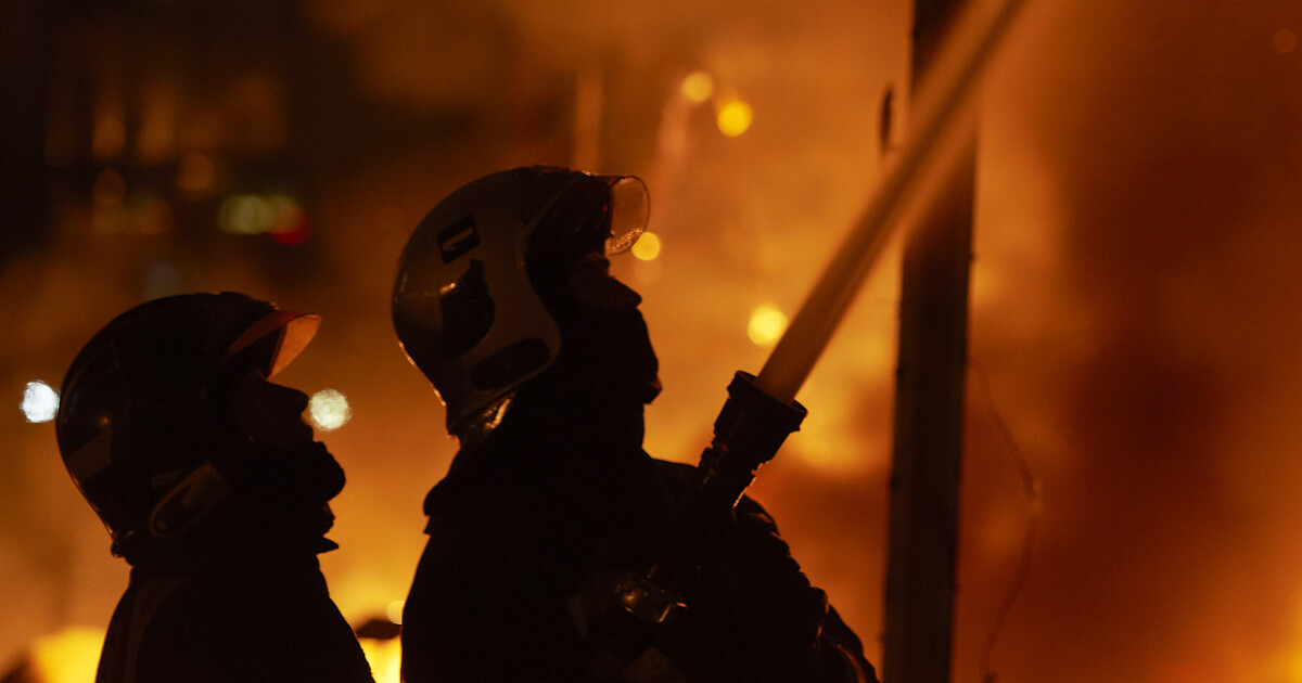 Обявено е частично бедствено положение в Хасковско заради пожара. Огънят