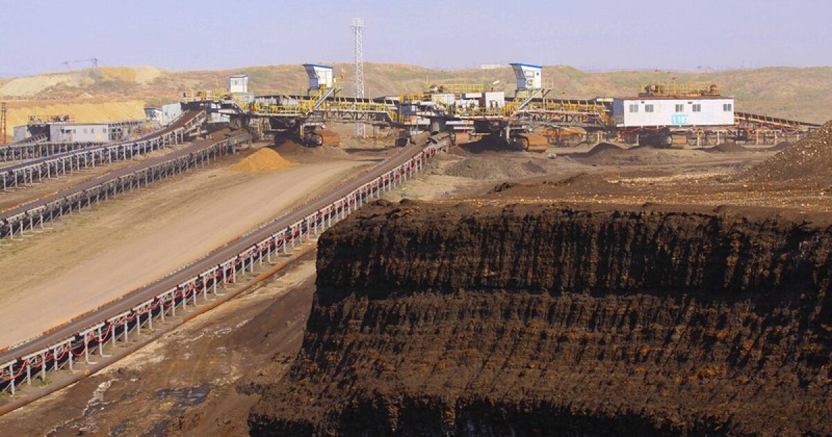 Инцидент в рудник в Мини Марица-изток“ между служители и локомотив.