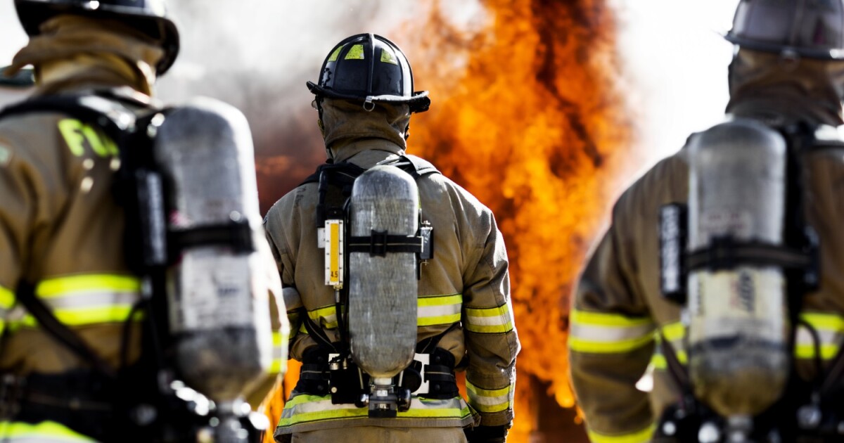 Екипите на пожарната са загасили 121 пожара в страната през