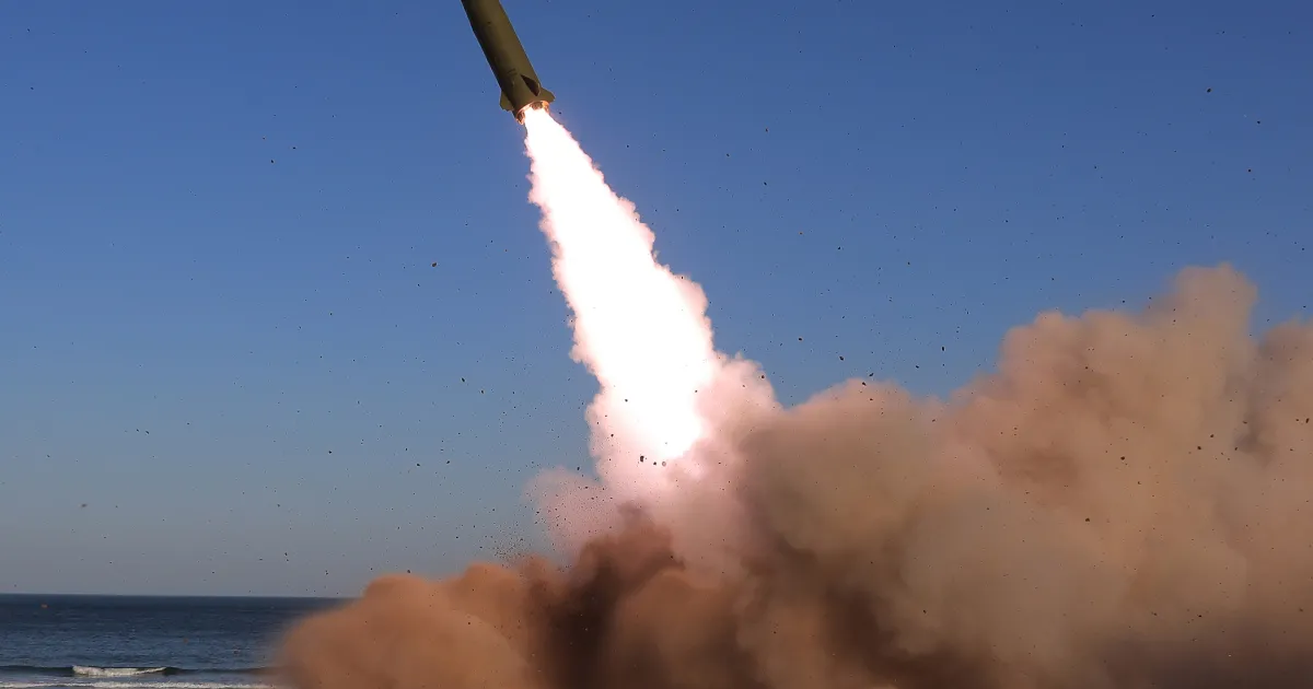 Северна Корея изстреля две балистични ракети в ранните часове на