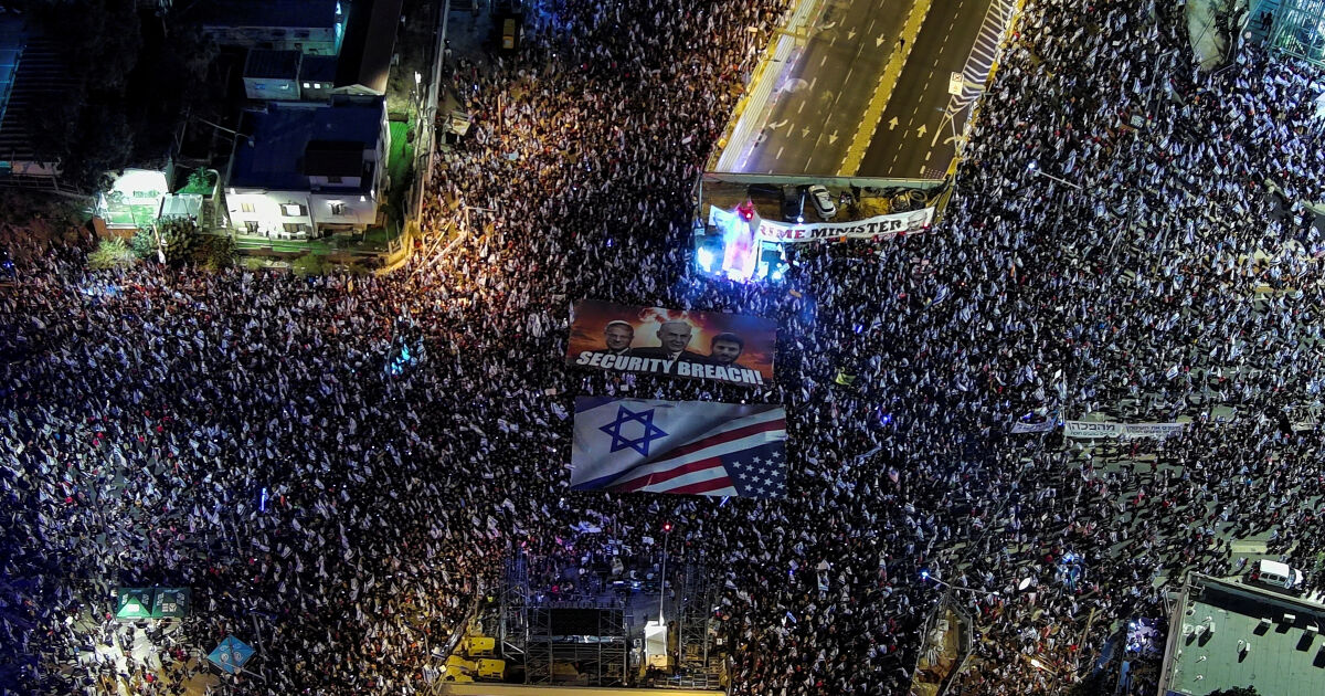 13-та поредна събота демонстрации срещу спорната съдебна реформа в Израел.Според местните