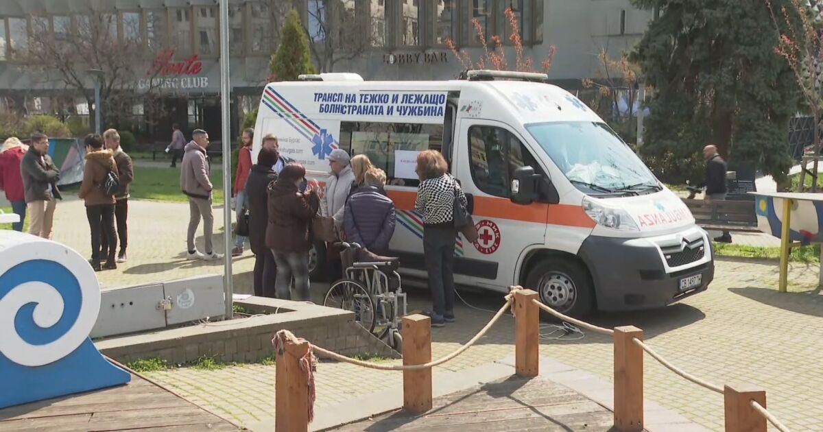 Болница на открито“ се появи в центъра на Бургас за