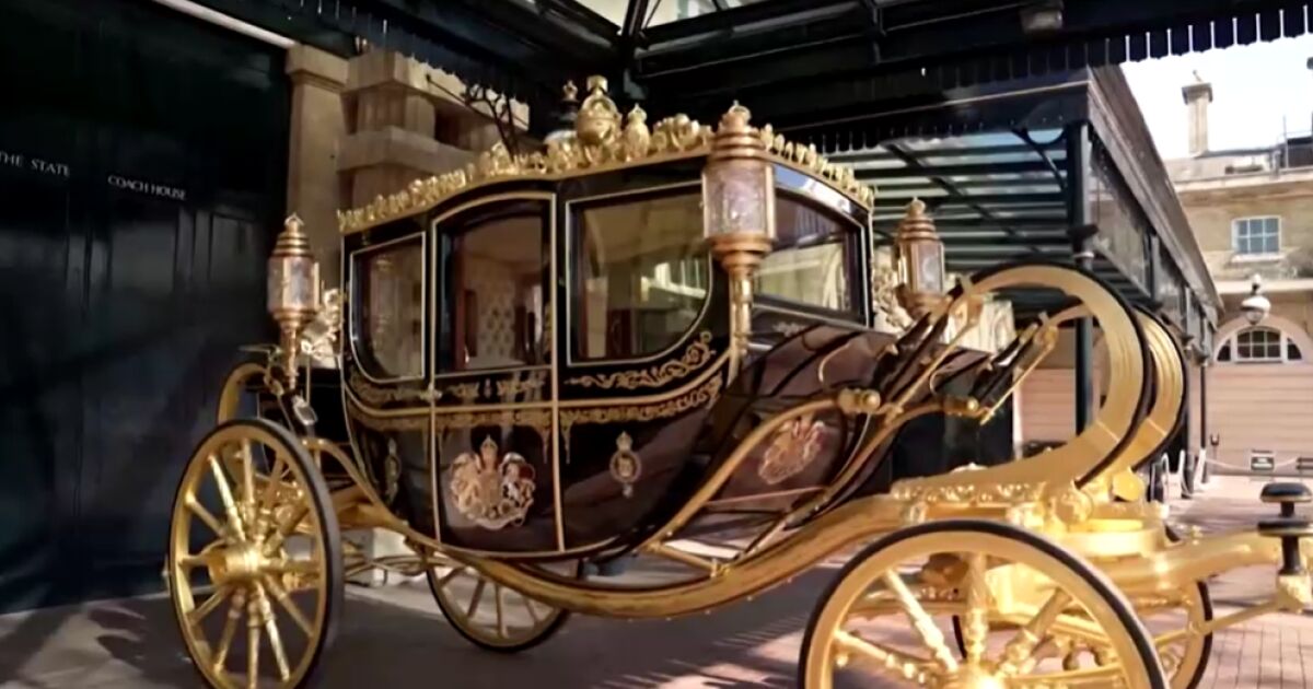 Най-новата и най-старата каляска в кралския двор ще превозят крал