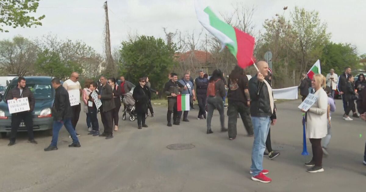 Жители на Българово блокираха за час възлово кръстовище за магистрала