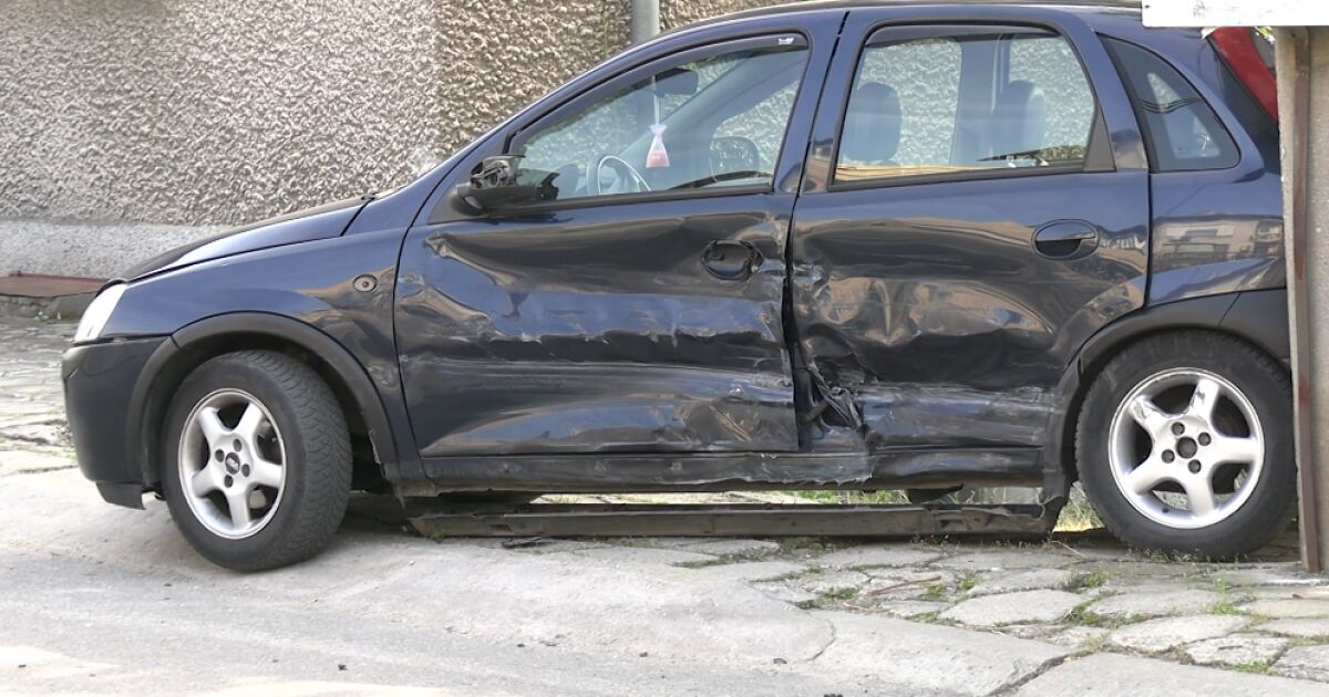 21-годишен шофьор помете четири паркирани коли в Благоевград рано тази сутрин.