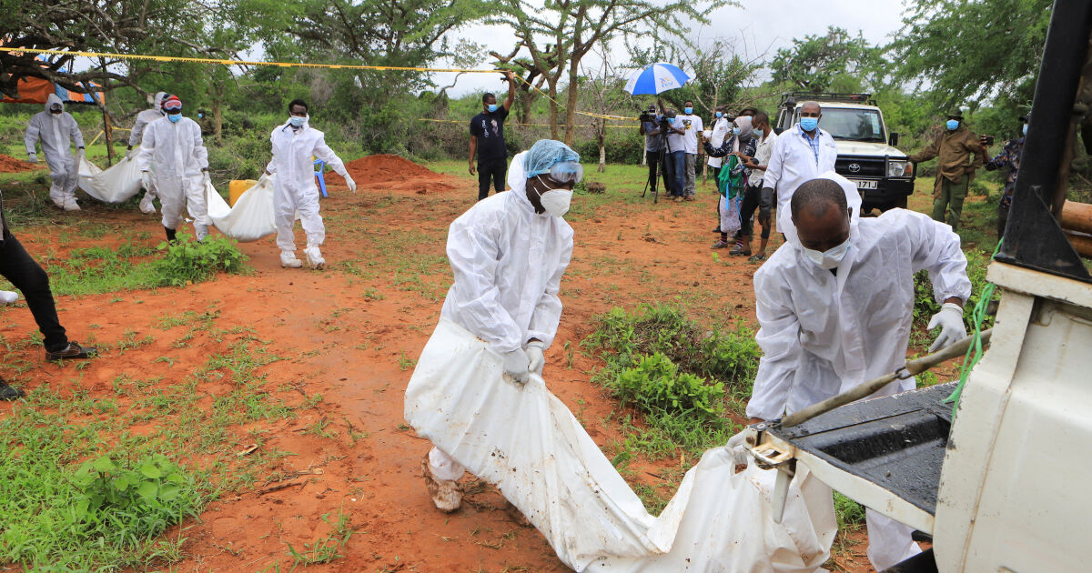 Кенийската полиция е ексхумирала 21 тела близо до крайбрежния град