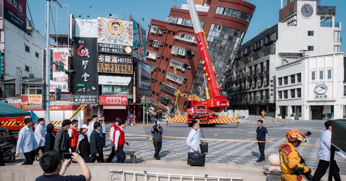 Земетресение с магнитуд от 7,4 по Рихтер разтърси Тайван в