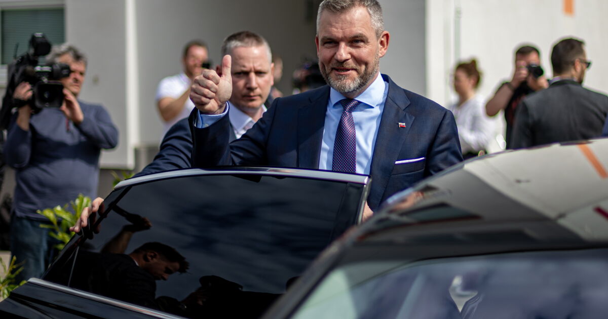 Кандидатът на управляващия блок в Словакия спечели президентския балотаж в
