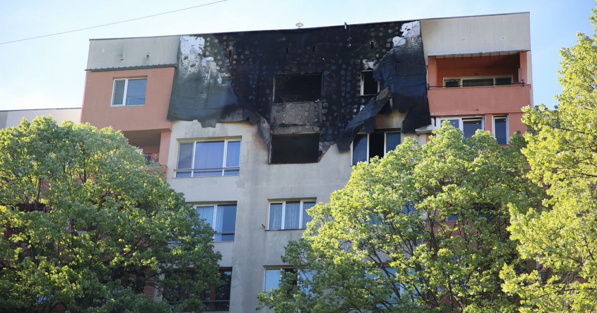 91-годишен мъж е спасен от горящия апартамент в Люлин“. Той