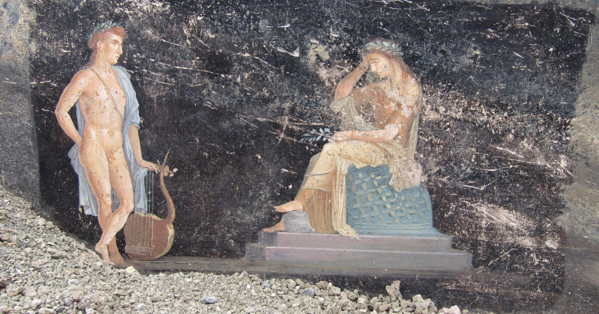 Археолози откриха уникални и напълно запазени стенни рисунки в древна