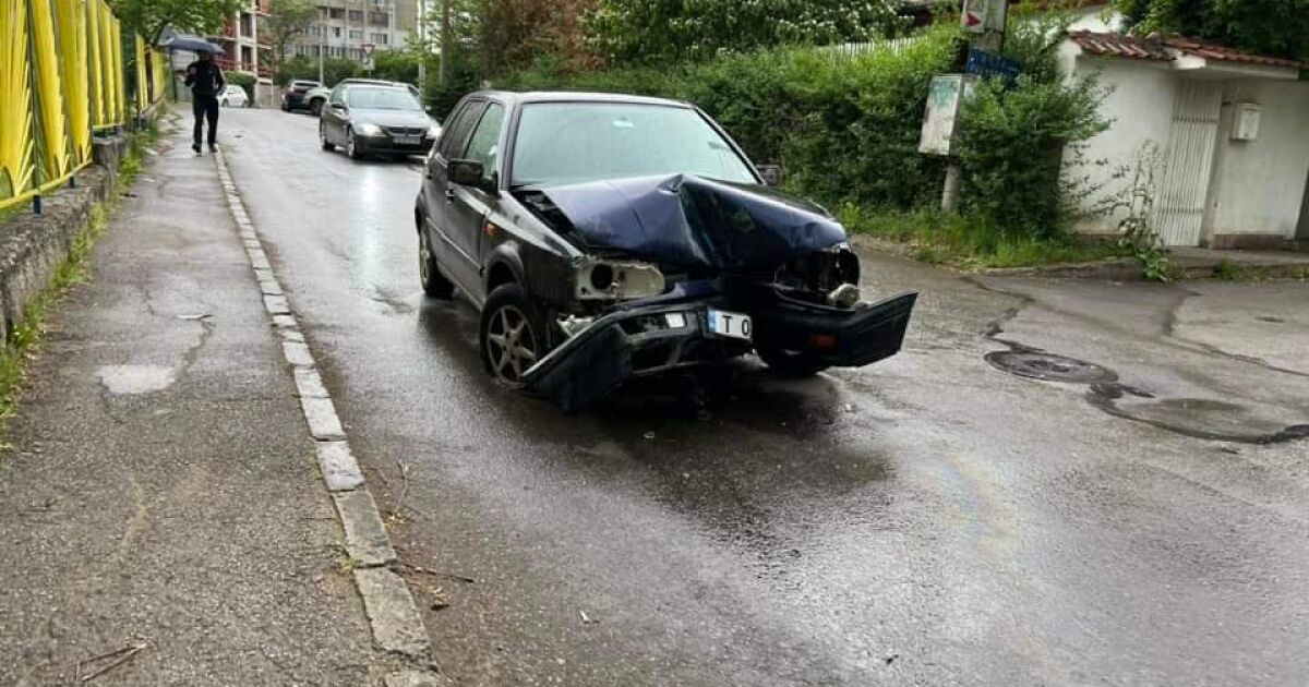 Няколко инцидента са станали в дъждовната сутрин в София. За
