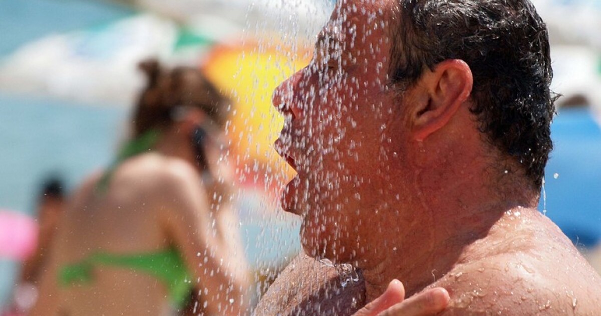 Рекордните жеги крият опасност за хората с различни заболявания. Спешните медици