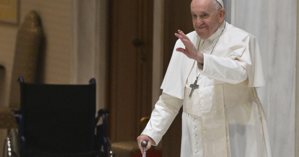 Папа Франциск е приет в римската болница Джемели“. Светият отец