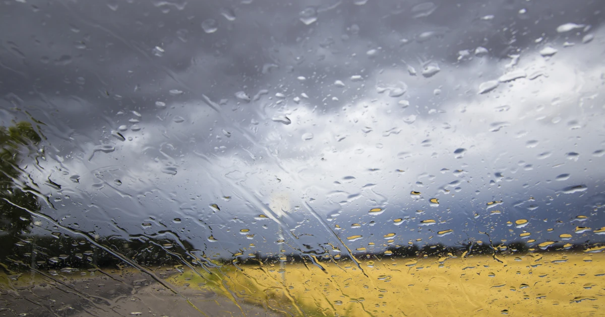 Жълт код за интензивни валежи и гръмотевични бури е обявен