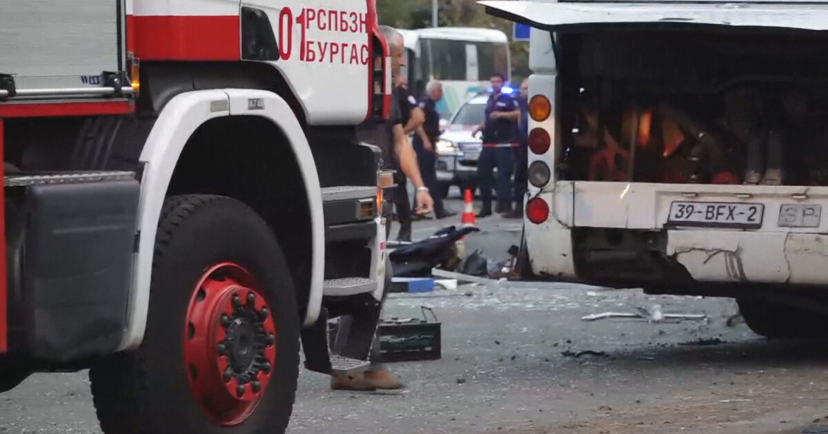 Автобусът с нелегални мигранти, който удари патрулка и уби двама