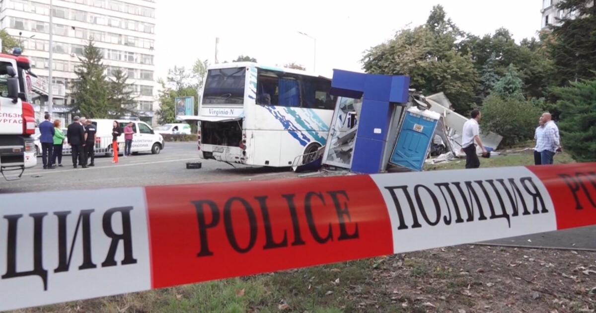 При тежка катастрофа в Бургас загинаха двама полицаи. Инцидентът е
