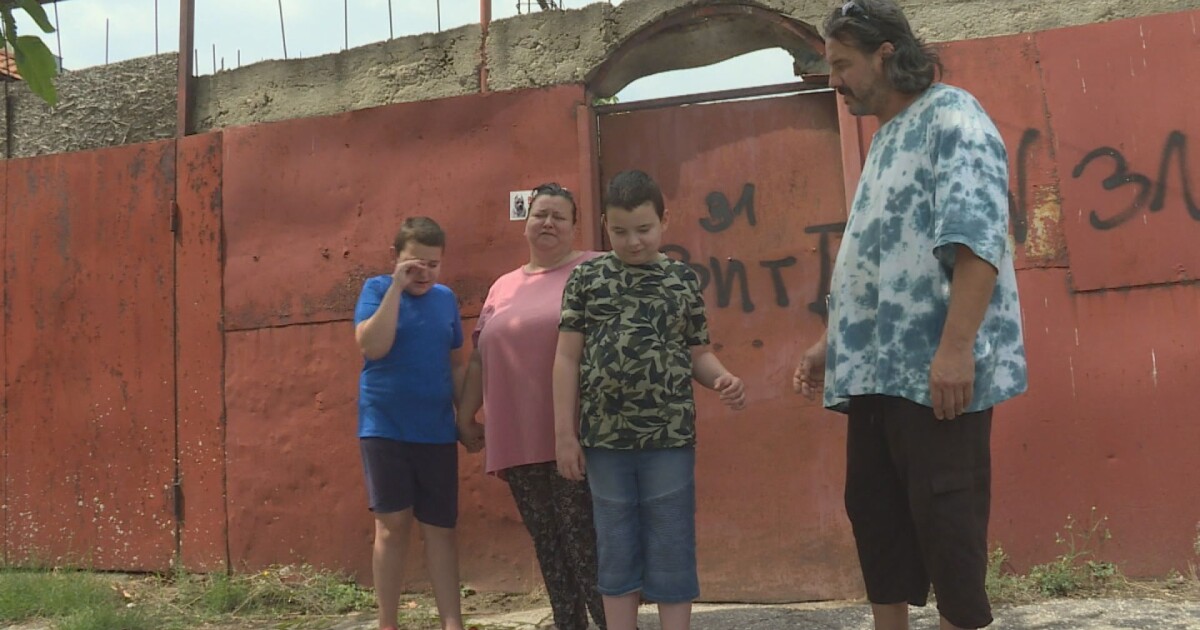 Семейство от Пазарджик с две деца-аутисти изпадна в бедствена ситуация,