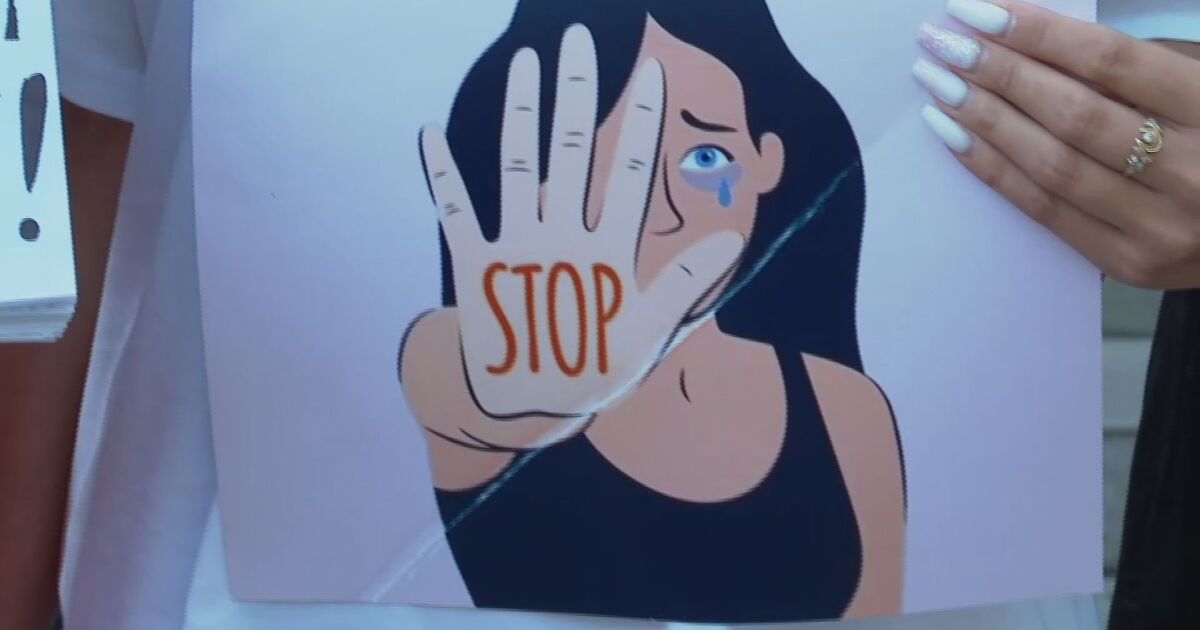 За втора поредна вечер пред Съдебната палата във Варна се