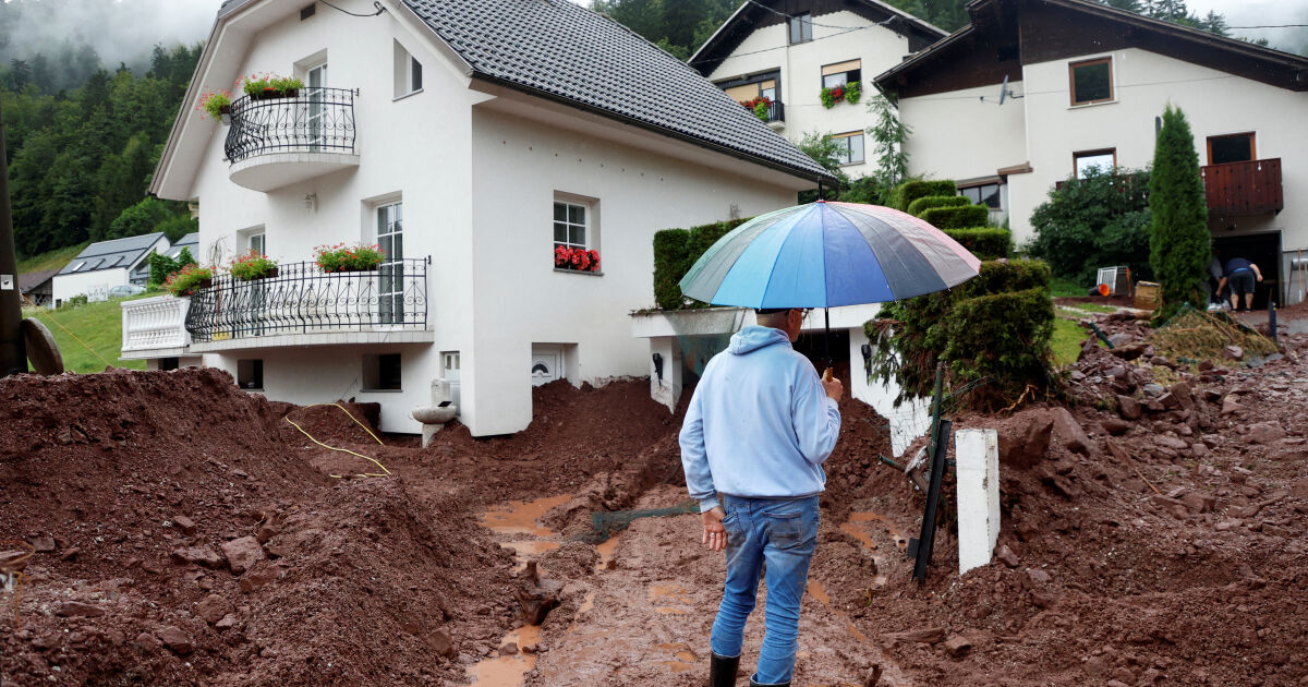 Поройни дъждове предизвикаха наводнения и нанесоха щети в Централна Европа. В