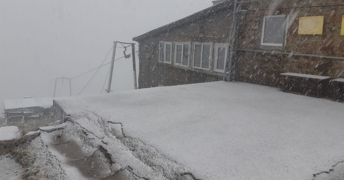 Отново заваля сняг на връх Мусала - за това съобщават