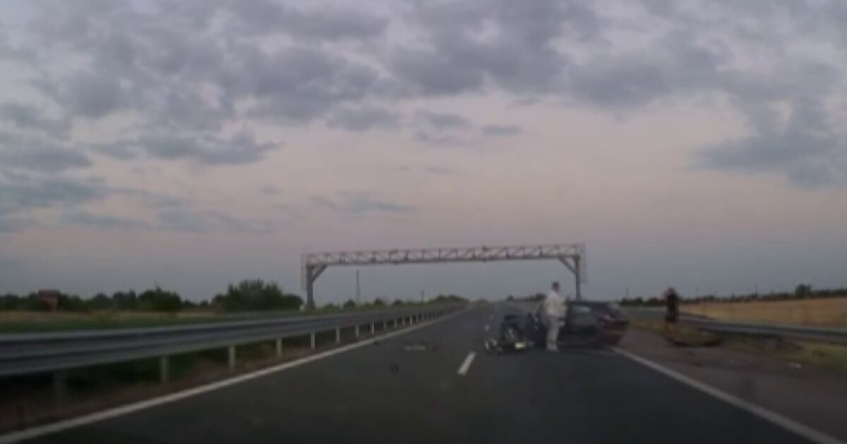Катастрофа с два автомобила блокира автомагистрала Тракия“ между Пловдив и