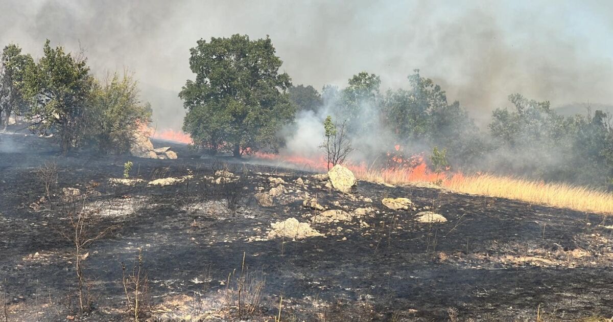 Пожар в гориста местност между Казанлък и Мъглиж. По първоначална