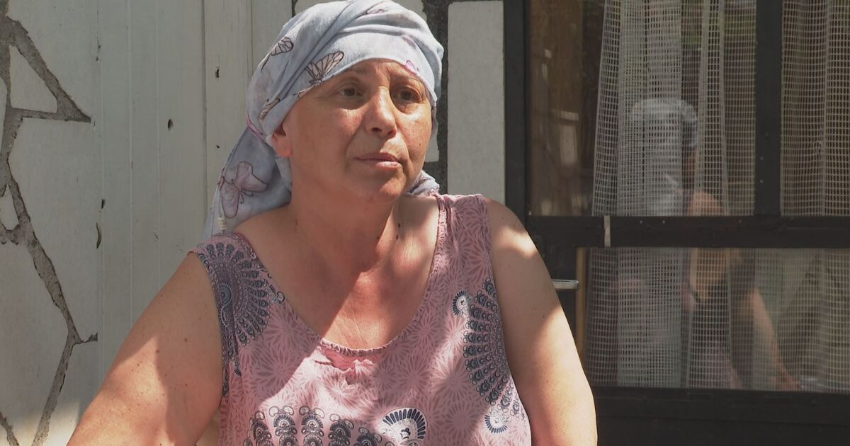 Вече две години 54-годишната Атанаска Генова от пазарджишкото село Виноградeц