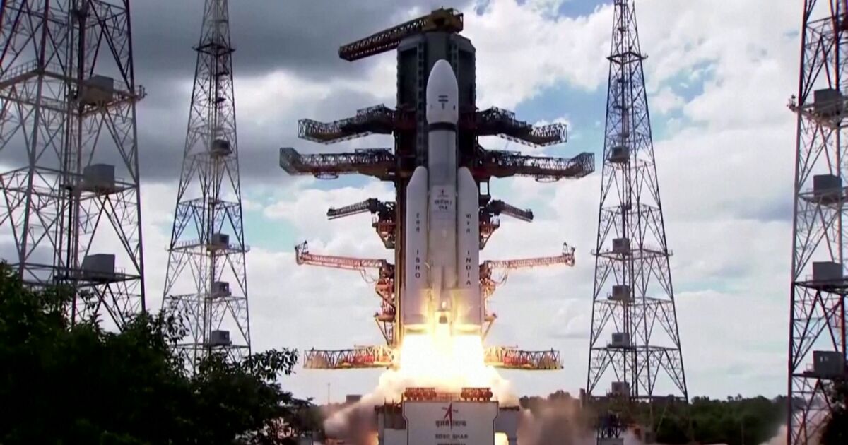 Индийската космическа агенция ще направи опит да спусне апарат на
