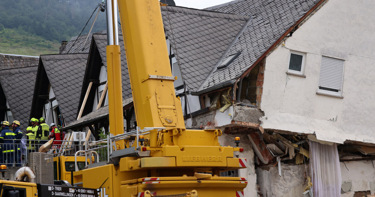 Сградата на хотел се е срутила частично в германския град