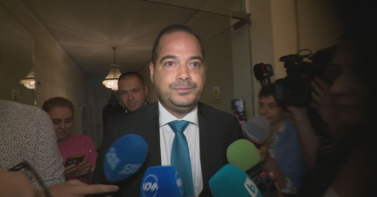 През последната една година многократно е искана оставката ми. В