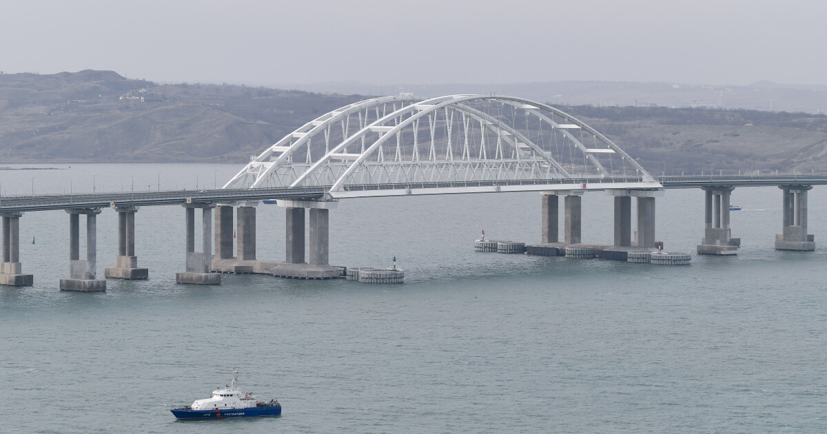 Руски танкер в Керченския проток е бил ударен от украинските