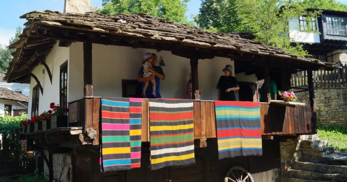 Историческият парк на 33 км от Варна, часовниковата кула в