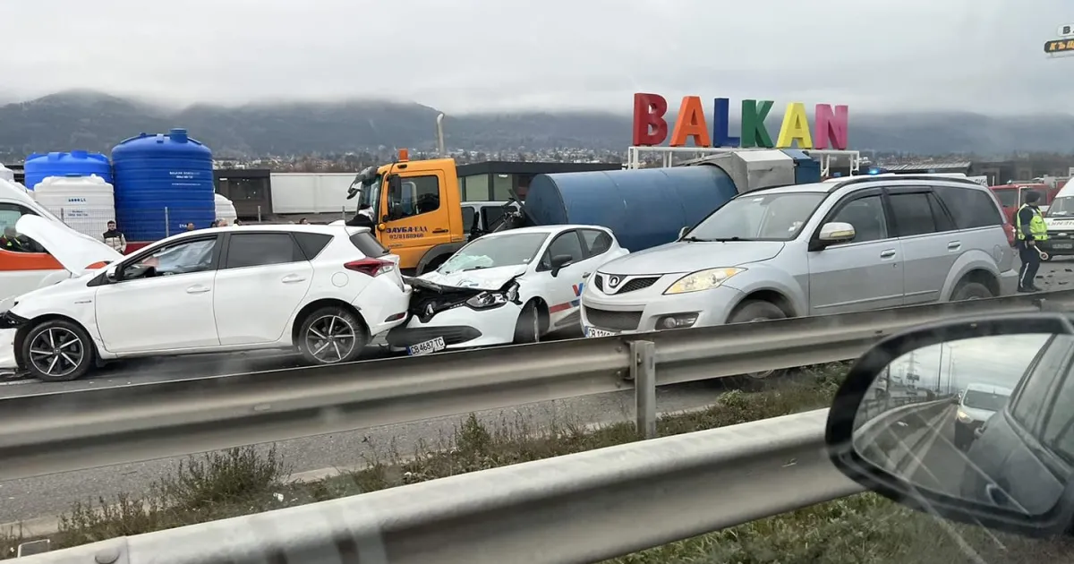 Верижна катастрофа е станала на Околовръстното шосе в София. Сигнал