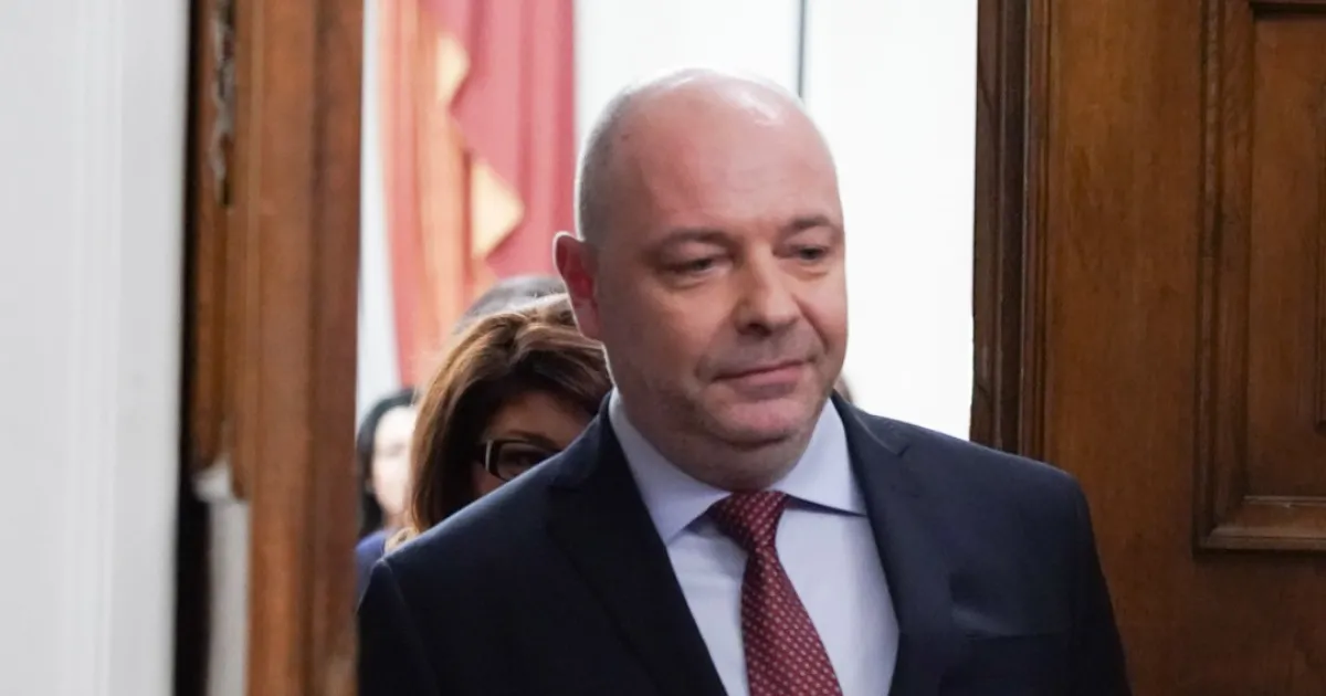 В Народното събрание кандидатът за министър-председател от -СДС проф. започва