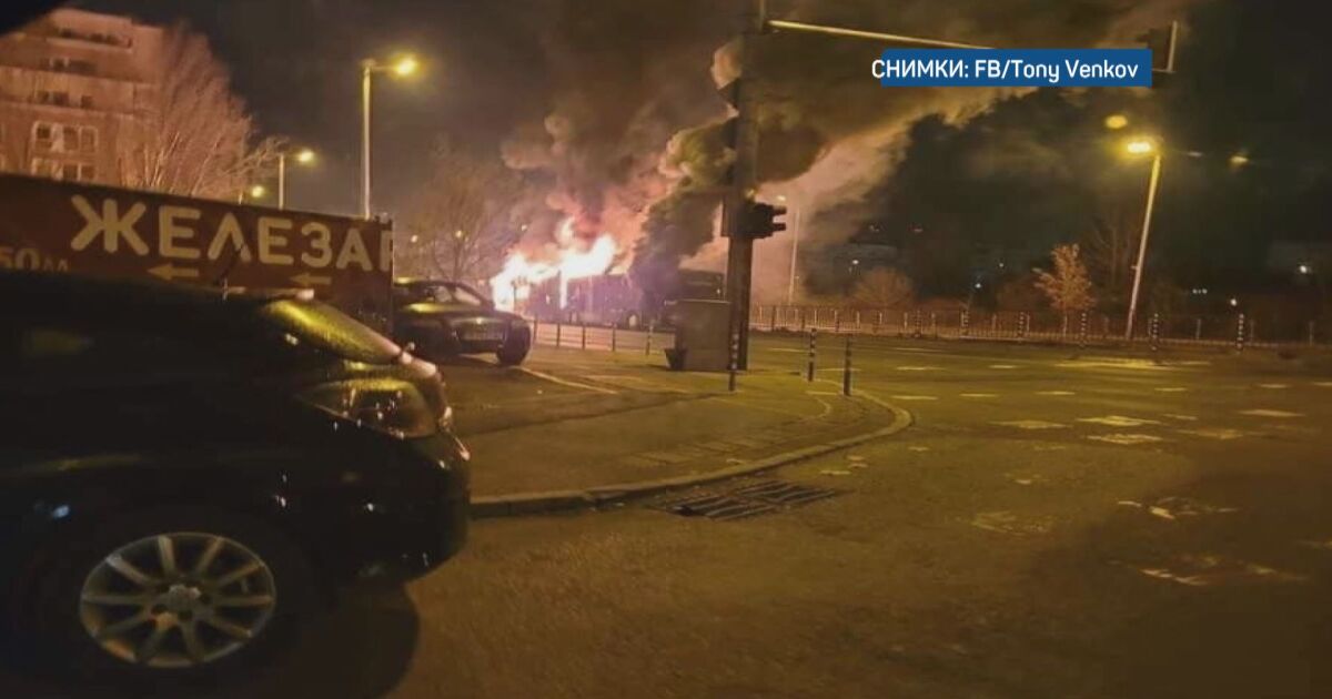 Пожар в автобус на градския транспорт в София рано тази