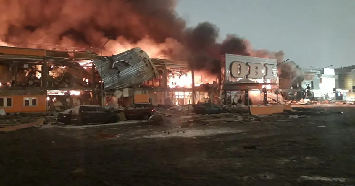 в един от най-големите молове в предградие на Москва. Има