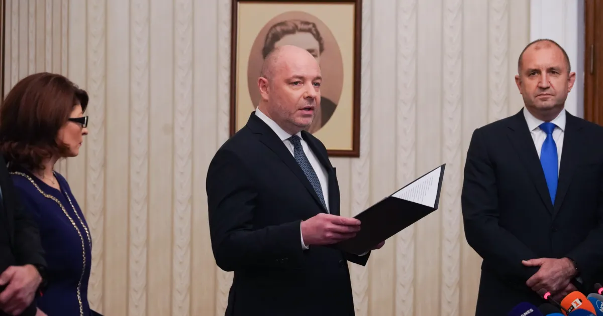 Парламентът днес гласува кабинета Габровски, внесен с първия мандат на