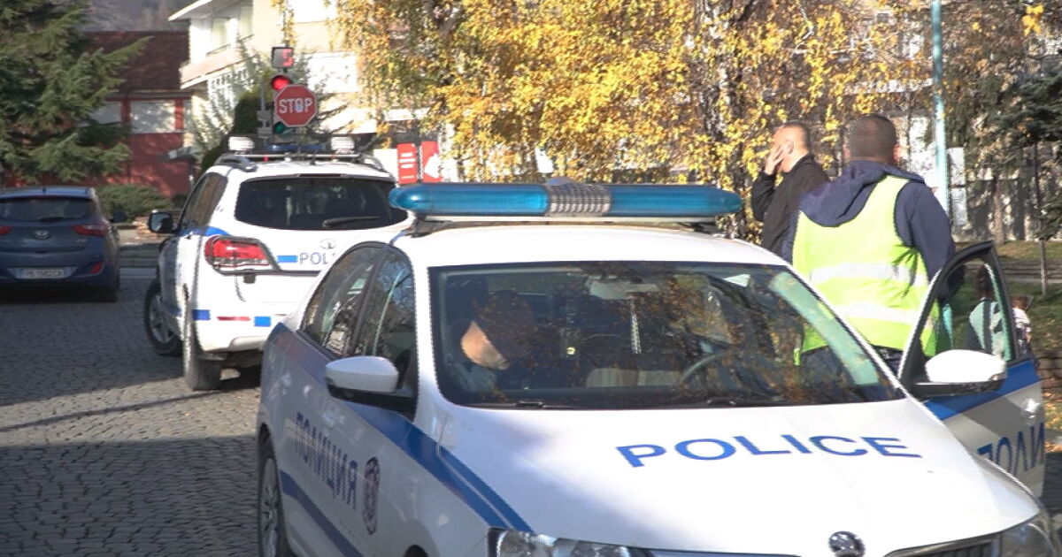 Полицейска гонка в Карловско. Заловен е 15-годишен, който се качил