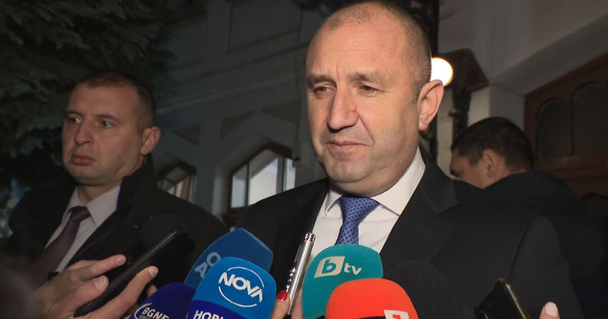 Президентът Румен Радев заяви, че ще връчи втория мандат за