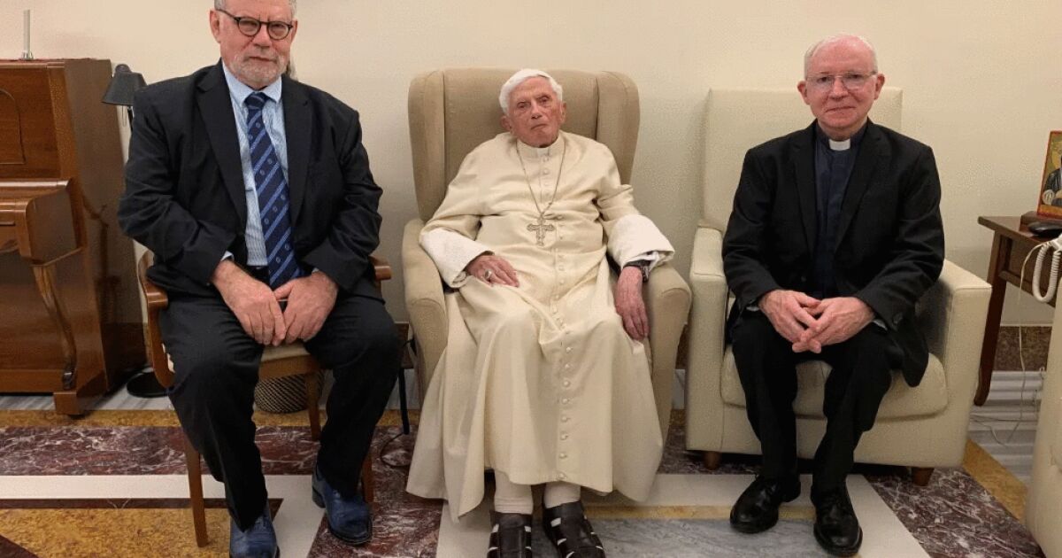 Бенедикт XVI, който сам се отказа от папството през 2013