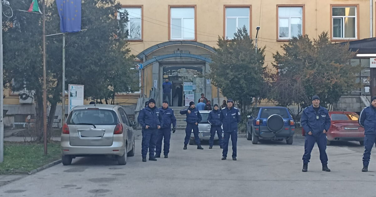 25-годишна родилка и бебето ѝ са в болницата във Велинград