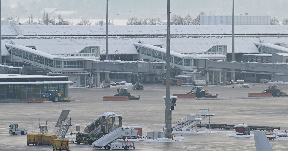 След обилния сняг, поледици и леден дъжд летището в Мюнхен