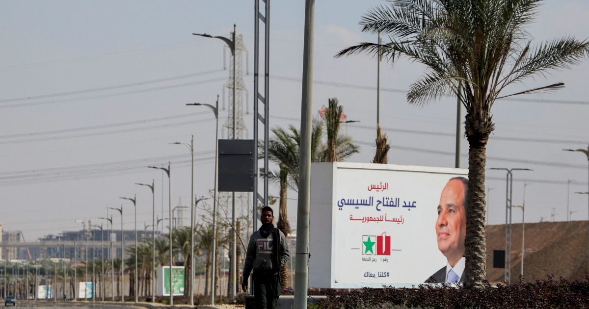 Египтяните отиват до урните за президентските избори, на които Абдел