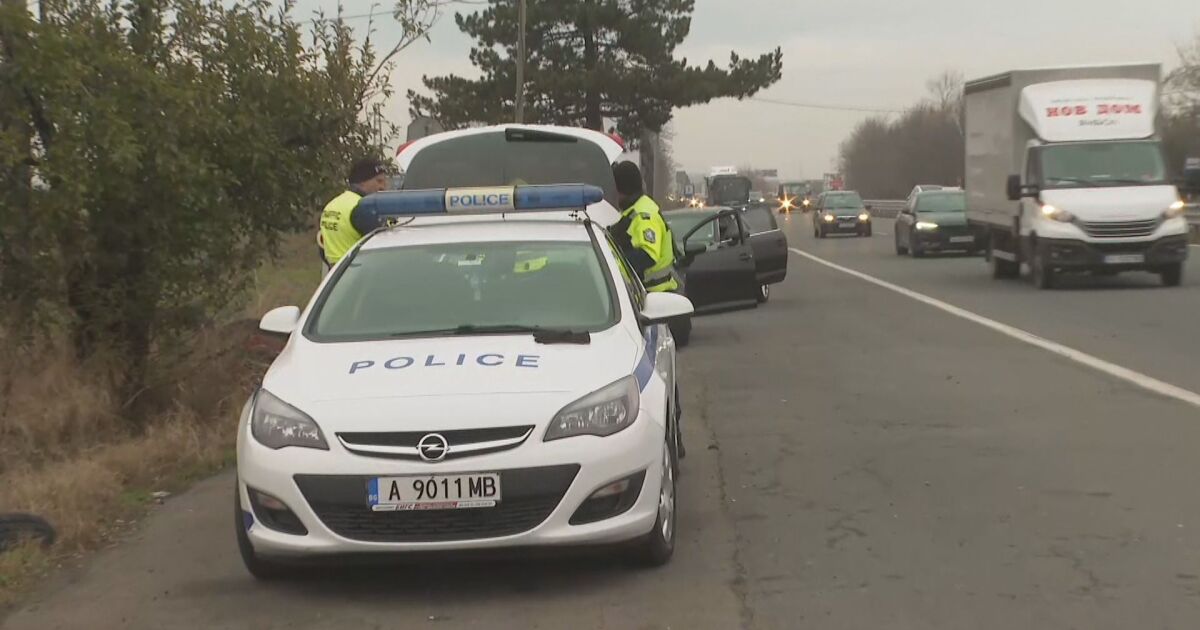 Полицията в Бургас увеличава екипите на пътя. Дни преди празниците