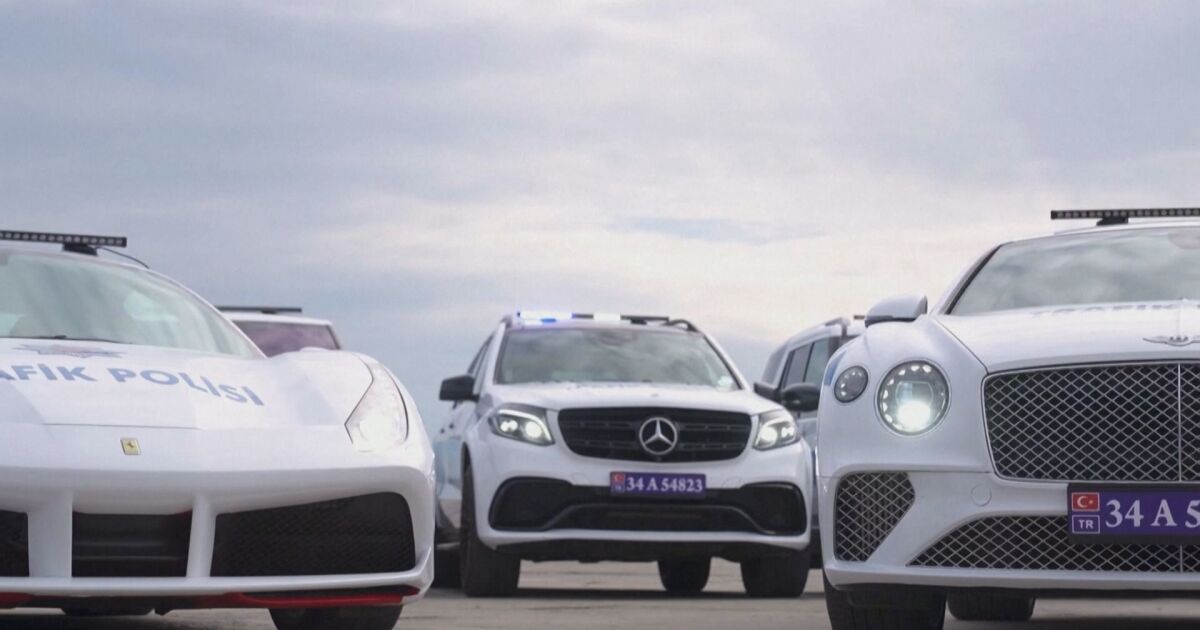 Турската пътна полиция се сдоби с 23 луксозни автомобила за
