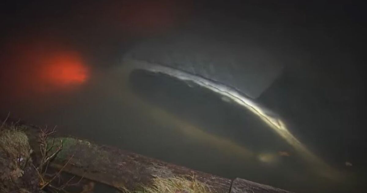 Свещеник катастрофира и падна в канал с колата си след