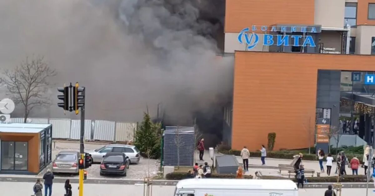  Лекари от столична болница остават на пост и продължават операция,