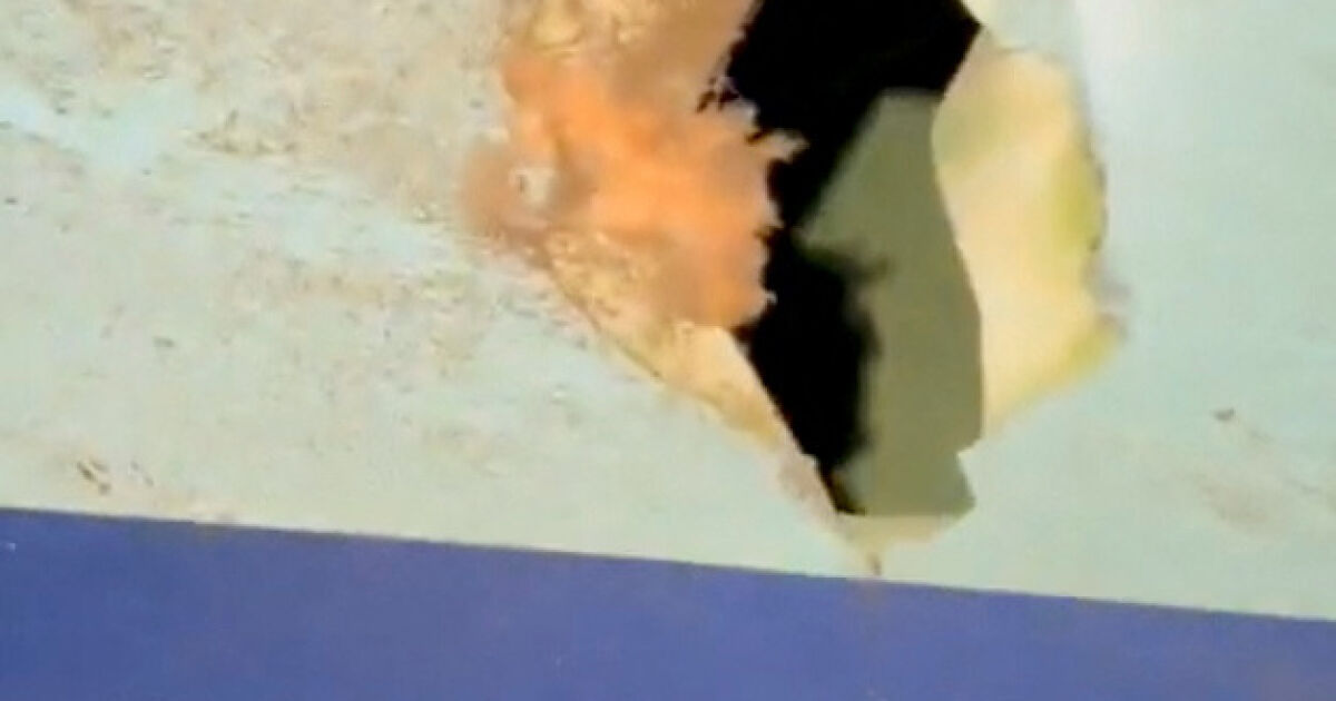 На 2 януари малък самолет се e врязал в търговска