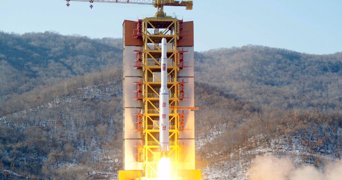 Вторият опит на Северна Корея да изстреля разузнавателен сателит се