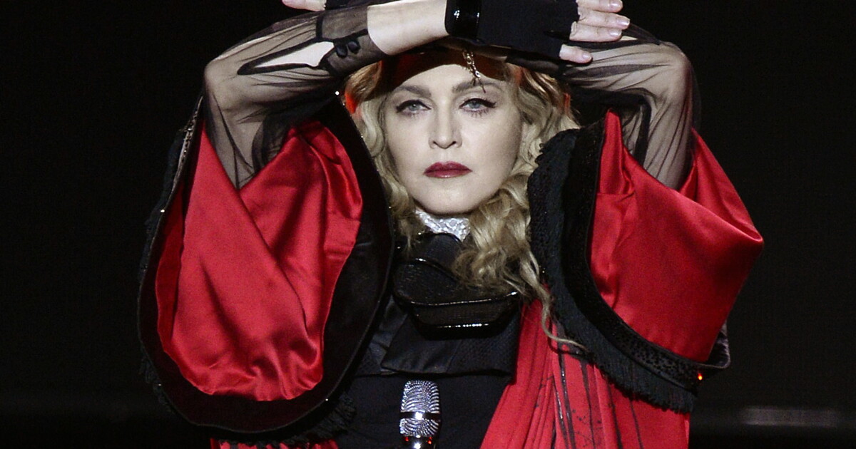 Поп-иконата Мадона беше изписана от болница, след като преди дни